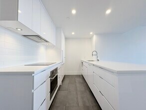 360 Atateken Rue in Montréal, QC - Building Photo - Building Photo