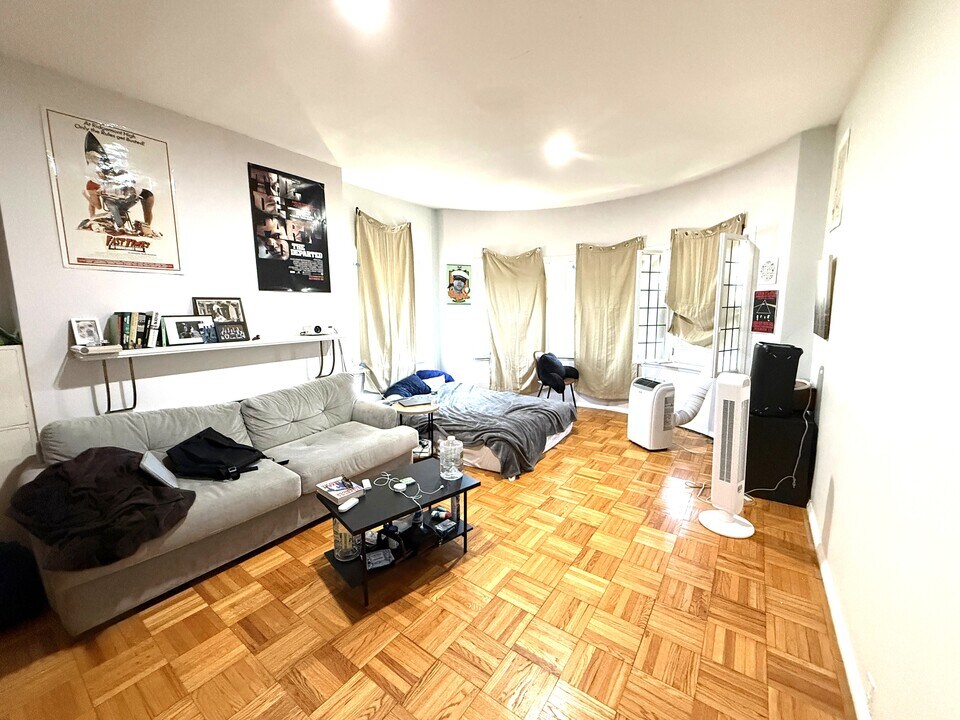 923 Beacon St, Unit #3 in Boston, MA - Building Photo