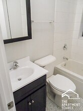 2211 W Foster Ave, Unit 1 in Chicago, IL - Building Photo - Building Photo