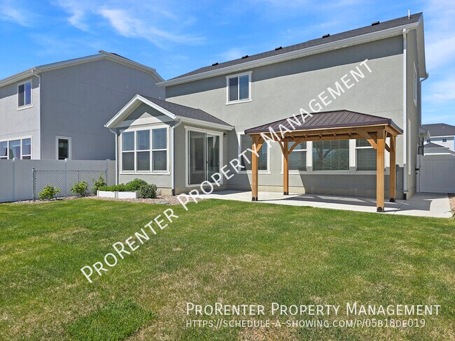 3111 S Edgewater Cv in Syracuse, UT - Building Photo - Building Photo