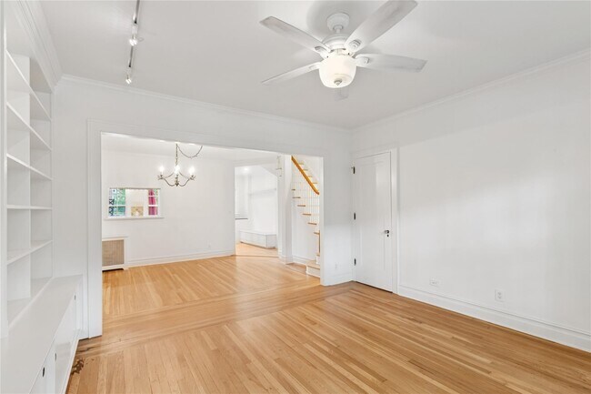 276 Burns St in Queens, NY - Building Photo - Building Photo