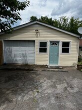 133 S Moss Ave, Unit Rear Unit in Chattanooga, TN - Building Photo - Building Photo