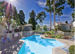 818 Camino Real, Unit 107 in Redondo Beach, CA - Building Photo