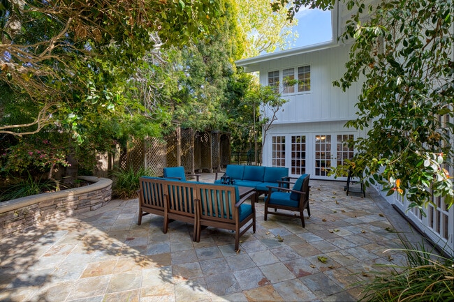 16842 Harkness Cir in Huntington Beach, CA - Building Photo - Building Photo