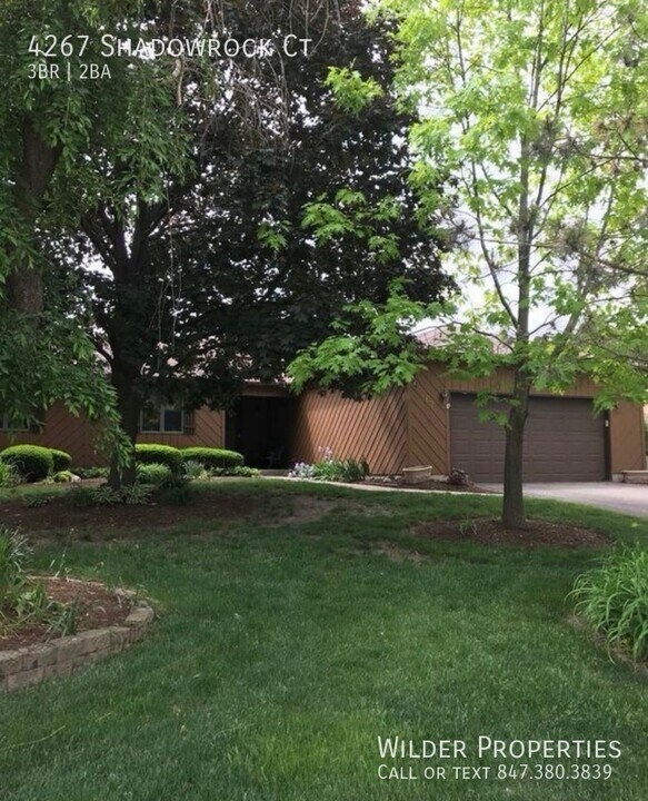 4267 Shadowrock Ct in Gurnee, IL - Building Photo