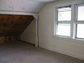 2534 Valley View Ct, Unit 3 in Cincinnati, OH - Building Photo - Building Photo