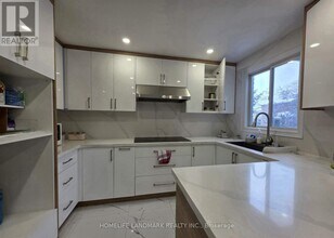 16 Redcastle Crescent in Georgina, ON - Building Photo - Building Photo