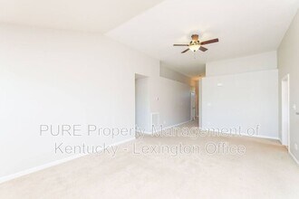 1076 Stonecrop Dr in Lexington, KY - Building Photo - Building Photo