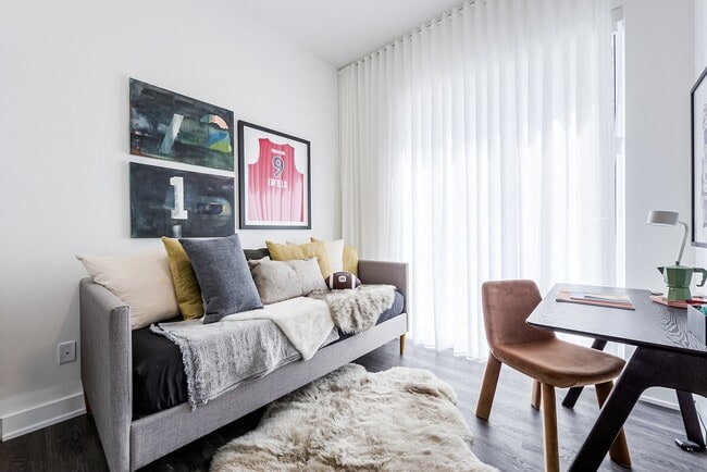 One Eighty Five in Mississauga, ON - Building Photo - Building Photo