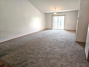 726 Highland Ridge Dr in Manhattan, KS - Building Photo - Building Photo