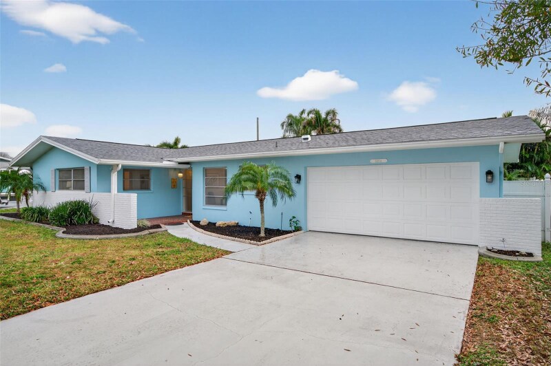 13924 Barbados Dr in Seminole, FL - Building Photo