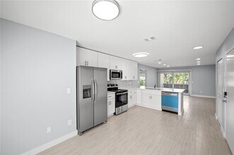 3453 Clark Rd in Sarasota, FL - Building Photo - Building Photo