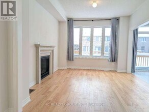 4 Sam Battaglia Cres in Georgina, ON - Building Photo - Building Photo