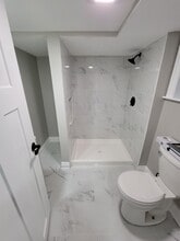 5521 W 63rd Pl, Unit G in Chicago, IL - Building Photo - Building Photo
