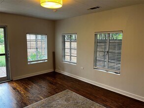 1011 E 9th St in Austin, TX - Building Photo - Building Photo