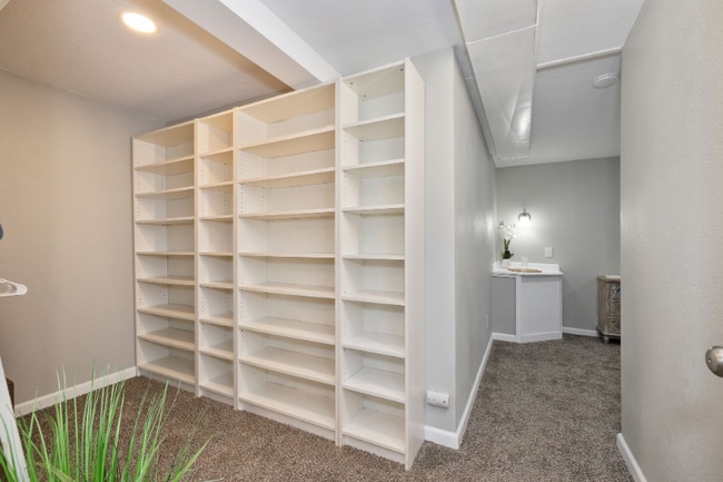 1613 Scott Pl, Unit Lower Unit in Bremerton, WA - Foto de edificio - Building Photo