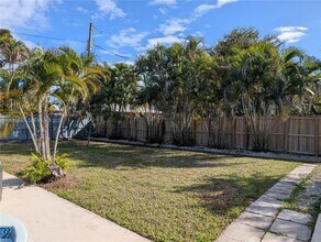 311 SW 2nd Ave in Dania Beach, FL - Building Photo - Building Photo