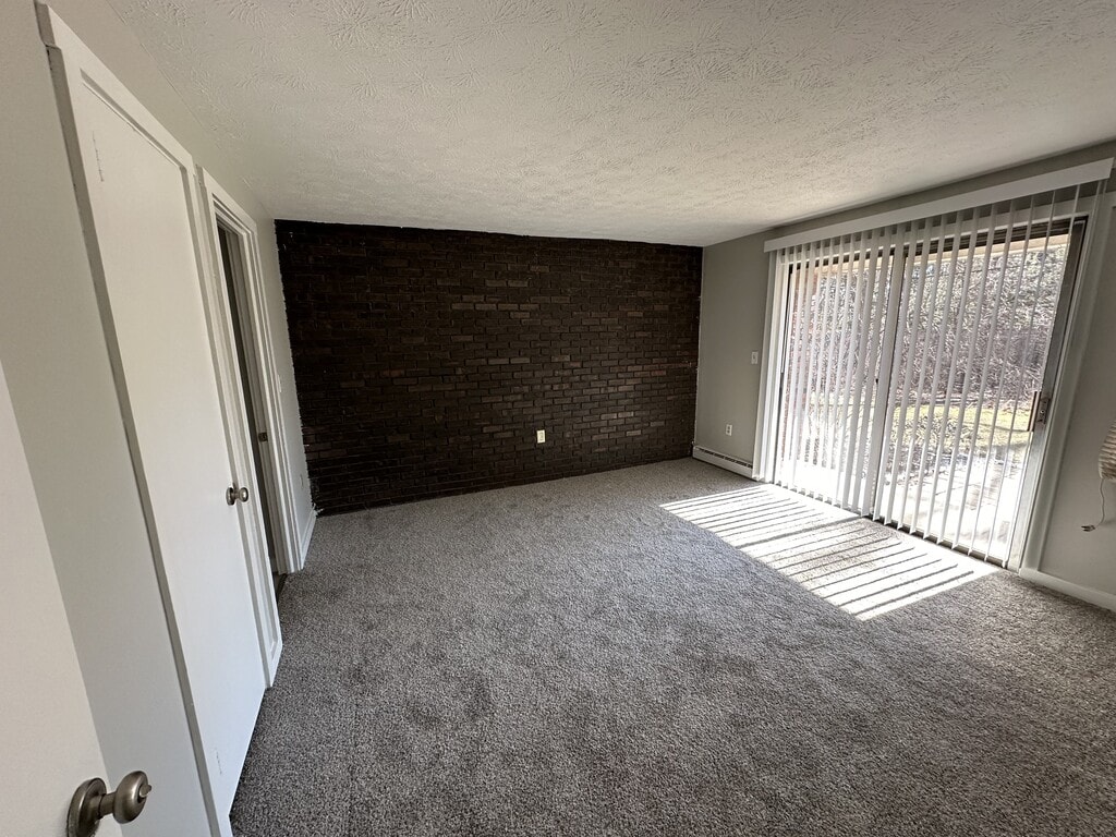 Pinney Brook Apartments in Ellington, CT