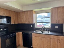 7350 SW 82nd St, Unit C125 in Miami, FL - Building Photo