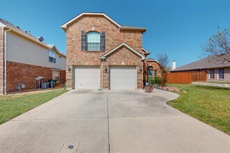 6925 Cattle Dr in Fort Worth, TX - Foto de edificio - Building Photo
