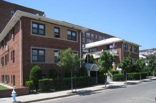 470 E Broadway in Long Beach, NY - Building Photo - Building Photo