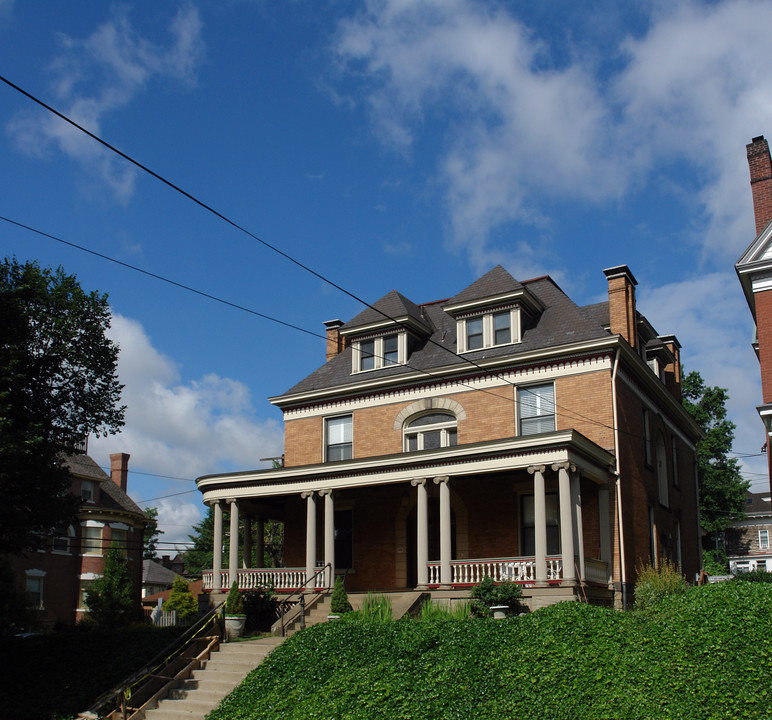 366 S Graham St in Pittsburgh, PA - Building Photo