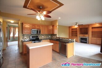6874 Dakota Dr in West Des Moines, IA - Building Photo - Building Photo