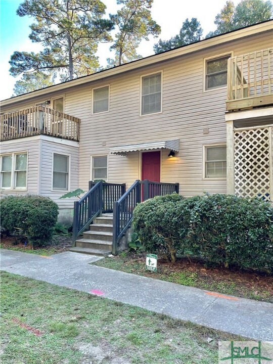 8 Cromwell Pl in Savannah, GA - Building Photo