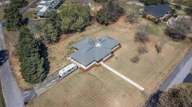 312 Nottingham Rd in Clinton, SC - Building Photo - Building Photo