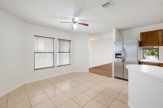 9919 Fortune Ridge Dr in Converse, TX - Foto de edificio - Building Photo
