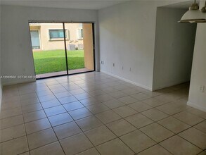 7423 SW 152nd Ave in Miami, FL - Foto de edificio - Building Photo