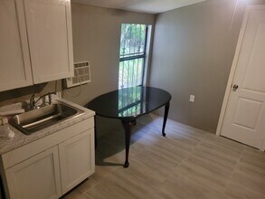 1107 NW 15th Pl, Unit 1 bed 1 bath Studio Apt in Fort Lauderdale, FL - Foto de edificio - Building Photo