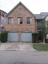 109 W 10th St in Houston, TX - Building Photo