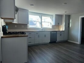 60 Whitney St in Nashua, NH - Building Photo