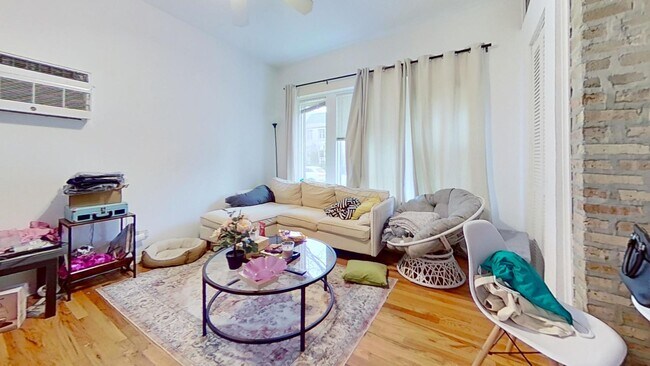 701 W Belmont Ave in Chicago, IL - Building Photo - Building Photo
