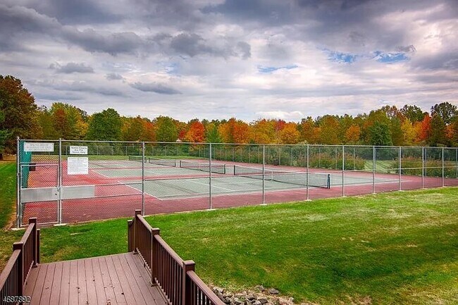 65 Jamestown Rd, Unit 65 Jamestown Road in Basking Ridge, NJ - Foto de edificio - Building Photo