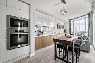 525 Front St W in Toronto, ON - Building Photo - Building Photo