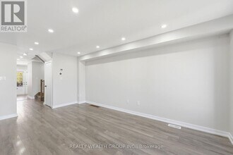 112 Golden Springs Dr in Brampton, ON - Building Photo - Building Photo