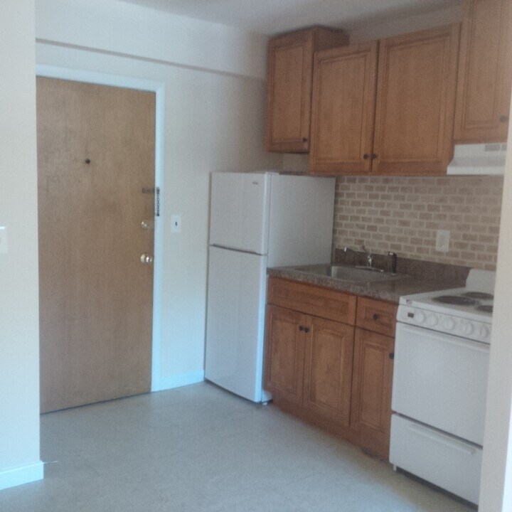 728 Bennington St, Unit 207 in Boston, MA - Building Photo