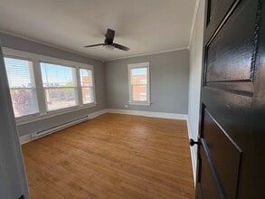 219 S 4th St, Unit Upper Unit in Stoughton, WI - Building Photo - Building Photo