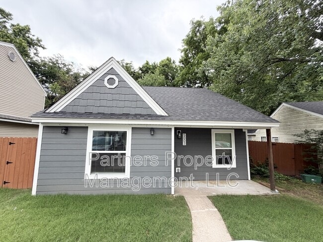 property at 5003 Bonita Pl