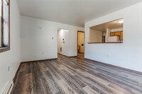 Englewood Apartments in Eau Claire, WI - Building Photo - Building Photo