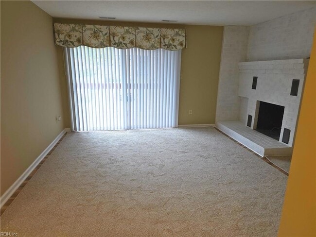 4003 Governors Square, Unit 8 in Williamsburg, VA - Building Photo - Building Photo