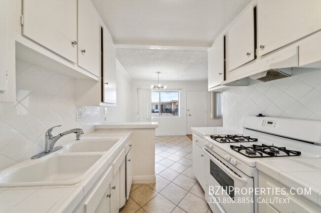property at 7546 Hampton Ave
