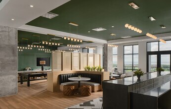 Park & Main in St. Petersburg, FL - Foto de edificio - Building Photo