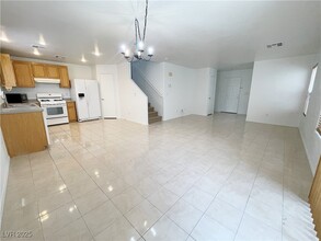 1245 Orchard View St in Las Vegas, NV - Building Photo - Building Photo