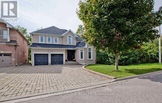 175 Estate Garden Dr in Richmond Hill, ON - Building Photo