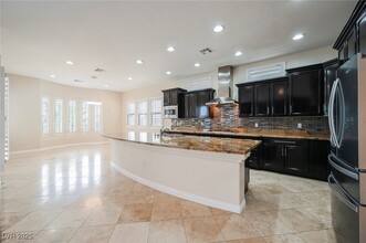 2062 Country Cove Ct, Unit 2 bed in Las Vegas, NV - Building Photo - Building Photo
