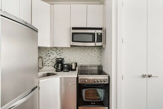 241 E 24th St in New York, NY - Building Photo - Building Photo