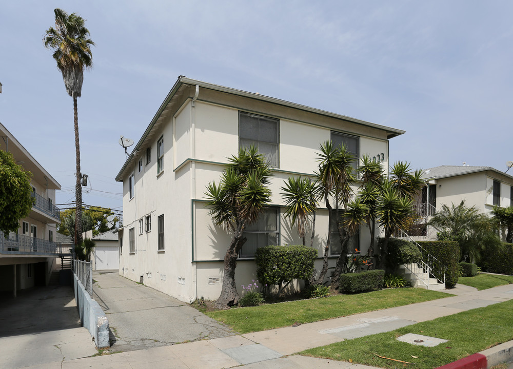 11833 W Washington Blvd in Los Angeles, CA - Building Photo